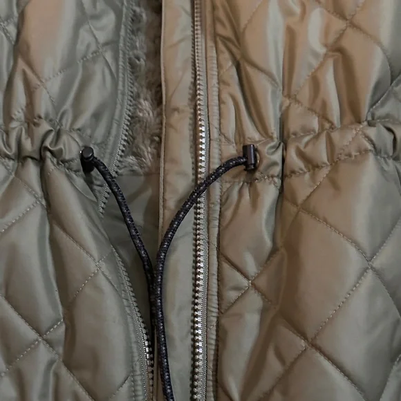 Women’s Columbia Quilted Green Vest - Picture 5 of 7